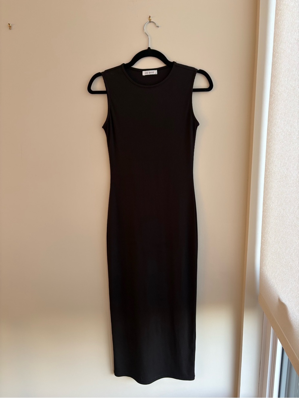 De Base Black Sleeveless Midi Dress